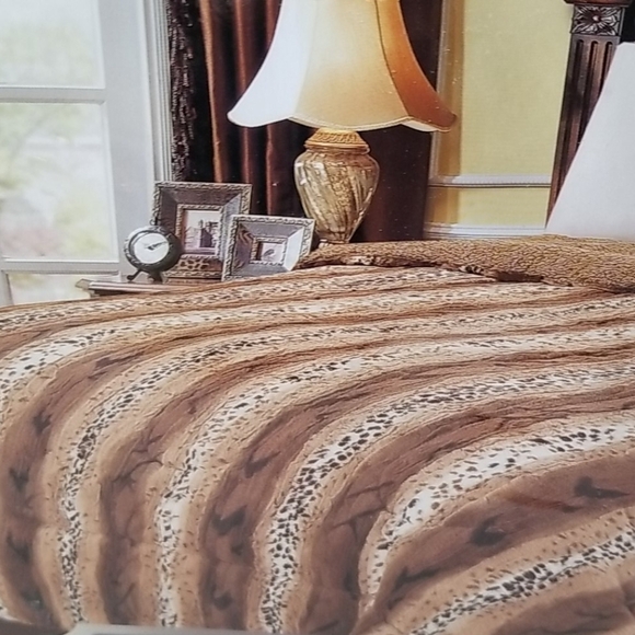 Queen Size Ultra Thick Soft Faux Fur Blanket Throw 3 Piece Set - Picture 2 of 8